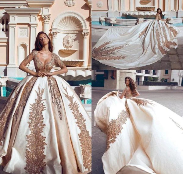 Vestidos 2019 Novo vestido de noiva de princesa Dubai arábica africana Apliques de ouro compridos igreja Vestido de noiva formal Bridal Plus Size personalizado m