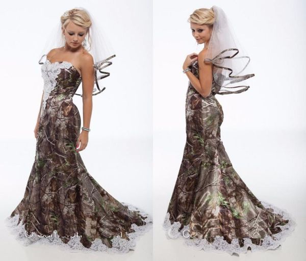 2015 abiti da sposa mimetica più veli veli vintage in pizzo sirena abiti da sposa camo senza schienale del treno camuflage mimetico GOW4582487