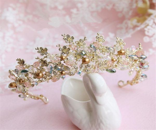 Ganze Hochzeit Braut Kopfstückhaarzubehör Gold Perlen Stirnband Prinzessin Crown Tiara Königin Schmuck Kristall Strass HEA6453521