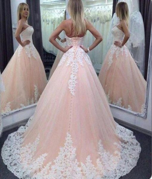 2019 Quinceanera Kleider Schatz rosa weiße Spitzen Applikationen lang süße 16 Plus -Größe Ballkleid Party Abschlusskleider4677155