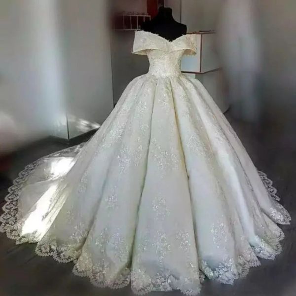 Kleider von der Schulter Brautkleider Voll Applique Spitze Ballkleid ärmellose Zählung Zug Brautkleider benutzerdefinierte Couture Tulle Bri