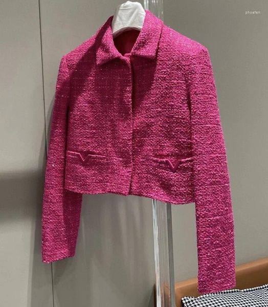 Frauenanzüge 2024 Frühling 24SS Ankunft Tweed Designer Pink Jacket Blazer mit Metallbuchstaben Strick -Outwear -Marke Kleidung für Frauen
