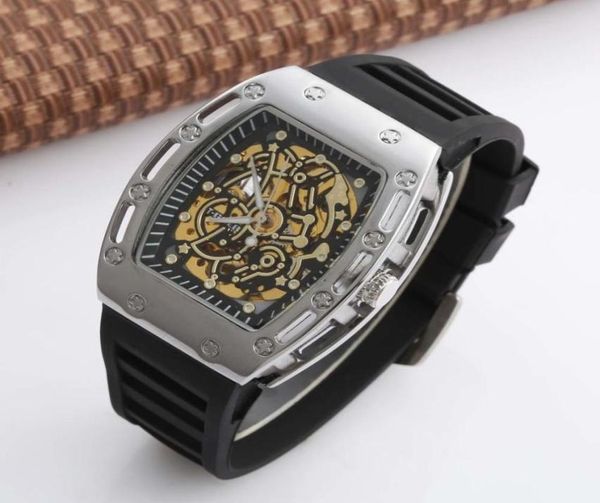 Goer Luxury Business Men039s Uhren tonneau Skeleton Skull Men039s mechanische Uhr Lederbeobachtung für Männer Relogio Mas3595265