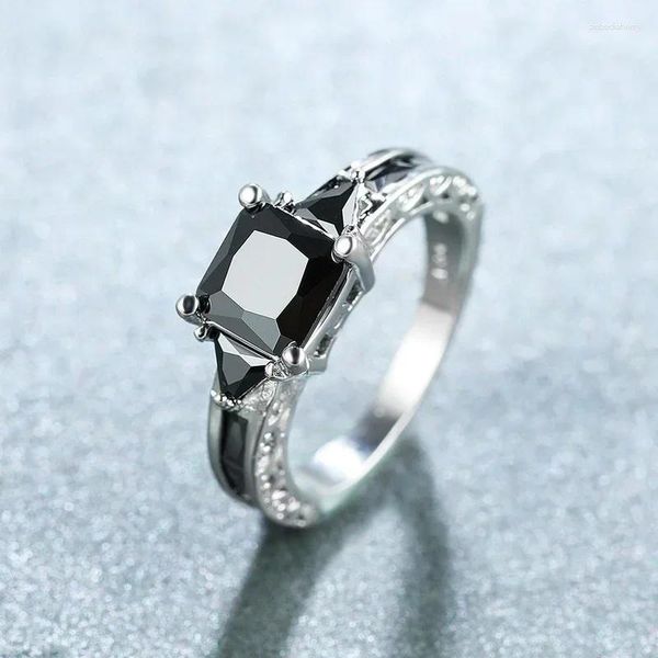 Anelli per matrimoni 2024 Delicati anello alla moda di colore argento per donne eleganti principessa tagliata intarsiata pietre zirconi neri gioielli di fidanzamento
