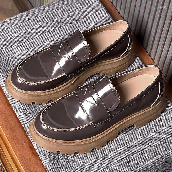 Sapatos casuais de ponta de ponta masculina de fundo de fundo de couro grosso Shinny Oxfords British Style Trendy Man Plataforma Concisa