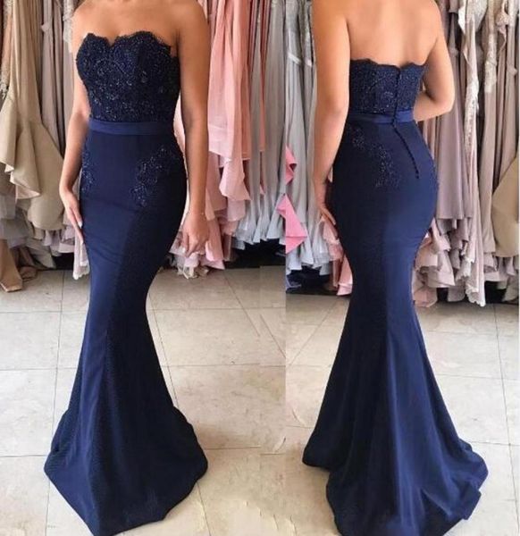 Elegante 2019 Prom Kleider trägerlose Knöpfe Rücken Mermaid Royal Blue Satin ärmellose Brautjungfernpartykleid Lange Abendkleider Che5615711