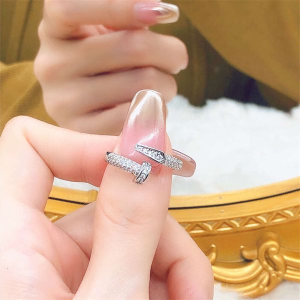 Leichte luxuriöse Instagram Super Sparkling Marke Vielseitiger klassischer Nagelring Voller Diamant Zirkon eingelegtes Öffnen verstellbarer Ring Weibchen