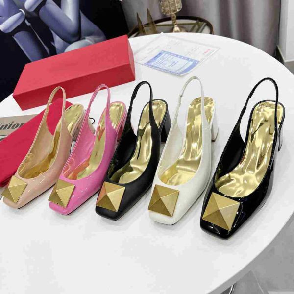Designer Luxus Sandalen Leder High Heels Beliebte Frauen -Metallschnalle -Leder -Sandalen Markengeschäftsschuhe Metall Nieten Party lässige Dicke Fersenruhrschuhe
