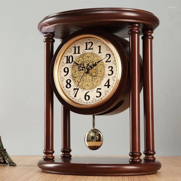 Relógios de mesa Relógios retro-sólidos Europeu Relógio de madeira antiquada Ornamento de sala de estar antiquado Decoração antiga