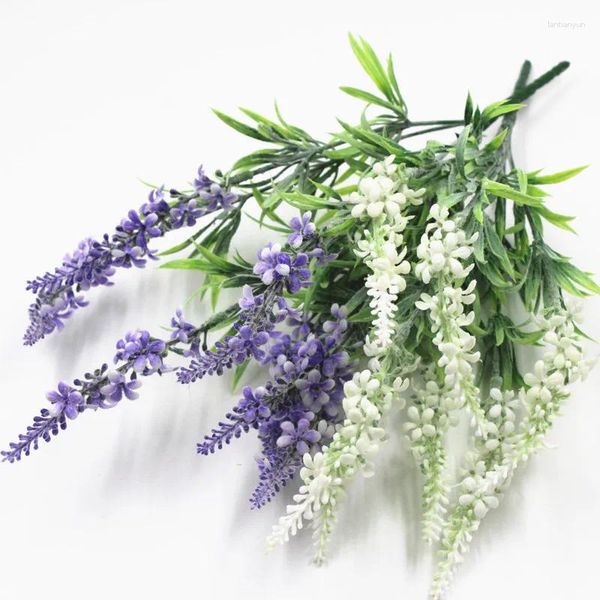 Dekorative Blumen künstlicher Lavendel gefälschter Blume und Plastikpartition Zaun Home Weihnachtsdekoration 7-Kopf-Strauß Strauß