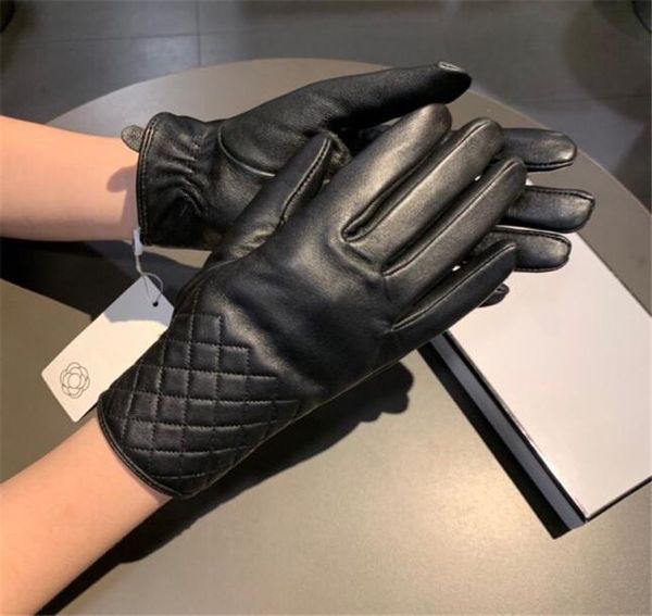LuxuryStreet Luxury Gloves с дизайнером коробки кожаные женщины 039s Gloves Outdoor езда на велосипеде плюс бархат сохраните теплые пять пальцев7513540