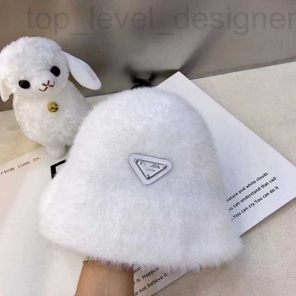 Cloches Designer Corean Fashion Plush Fisherman Hat для женщин с обнаженной кожей, покрывая лицо осенью и зимой, белые волосы кролика, ковша, модная универсальная 0nd1