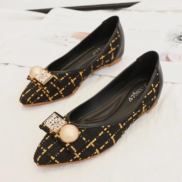 Lässige Schuhe große Größe 42 Kristallmetalldekoration Moccasins Frauen Sneaker Speced Toe Sladers Weichsonne Plaid -Gewebee Frau 2024