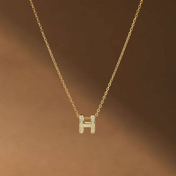 Buchstabe H Halskette Instagram Leichter kalter Wind Gold Anhänger Personalisierte und einzigartige Design Sinn für Internet Red Titanium Stahlverriegelungskette für Frauen