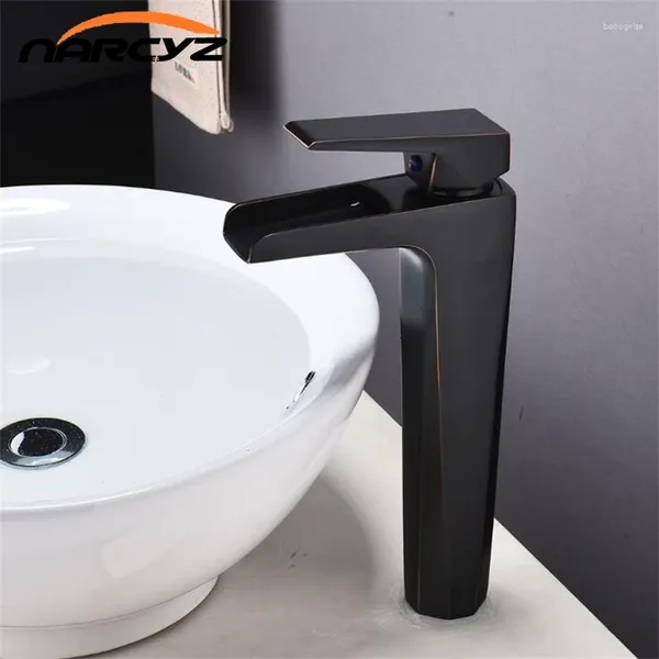 Rubinetti del lavandino da bagno cascata in ottone cromo/bacino nero rubinetto e mobile freddo europeo vernice nera europea b572