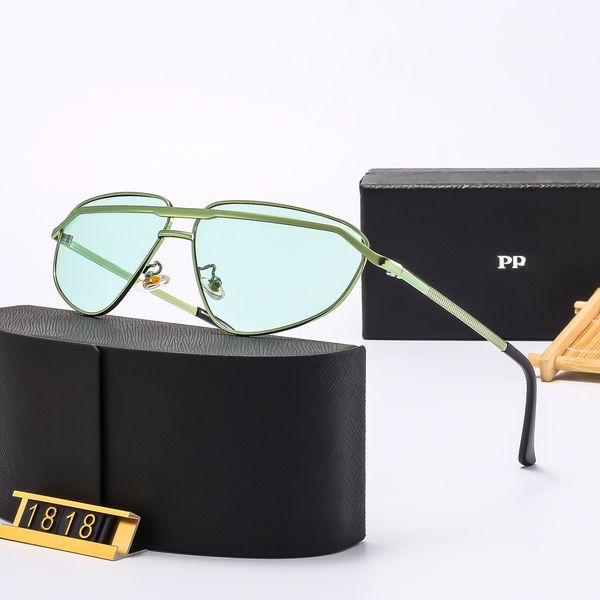 Irregolarità Designer occhiali da sole Overdoor Shades Fashion Classic Lady Sun Glasses WOMENS Occhiali da sole di lusso Goggle Beach Triangular Gold Lens Candy Colore