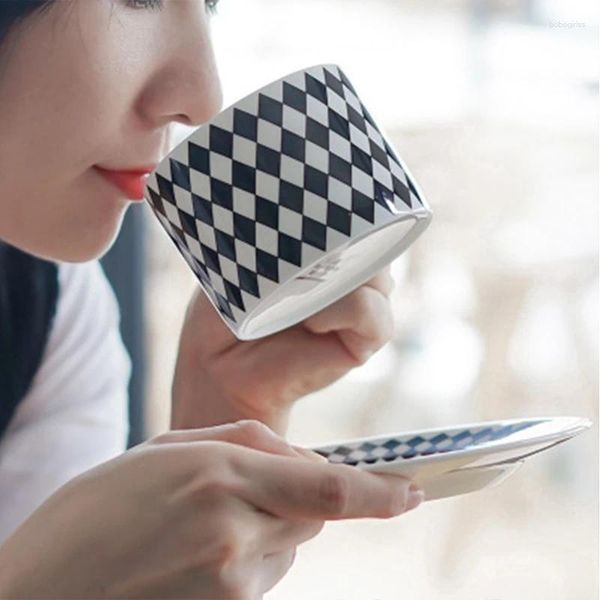 Xícaras pires ossos China de café xícara de café prato nórdico preto e branco design geométrico de design da tarde de chá de cerâmica presente do dia dos namorados