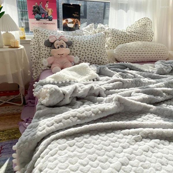 Cobertores 2024 Bolsa de lã de bola de bola pequena Cinza simples com sofá de caxemira do coração Nap na soneca