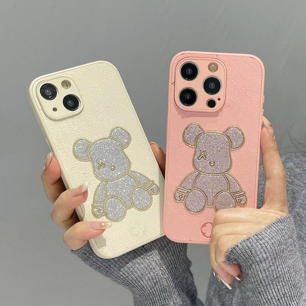 Designer alfabeto estampado Caixa de telefone de urso iPhone 15 Pro Max 14 13 12 mini 11 xs xr x 8 7 Plus 15PLUS Design de desenho de desenho fundo capa de telefone chinesa