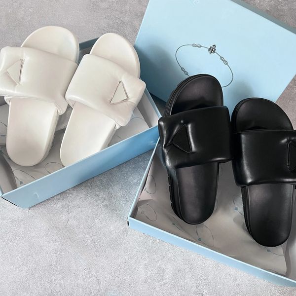 Designer de luxo Mulheres chinelas sandálias planas sapatos de couro Slide Metallic Hotel confortável de verão macio de borracha casual sola de praia Flip Flop