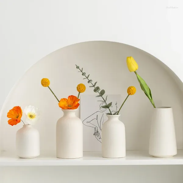 Vasos Mini insenenos de cerâmica branca nórdica Decoração da sala de estar Cerâmica e porcelana para flores estatuetas de desktop
