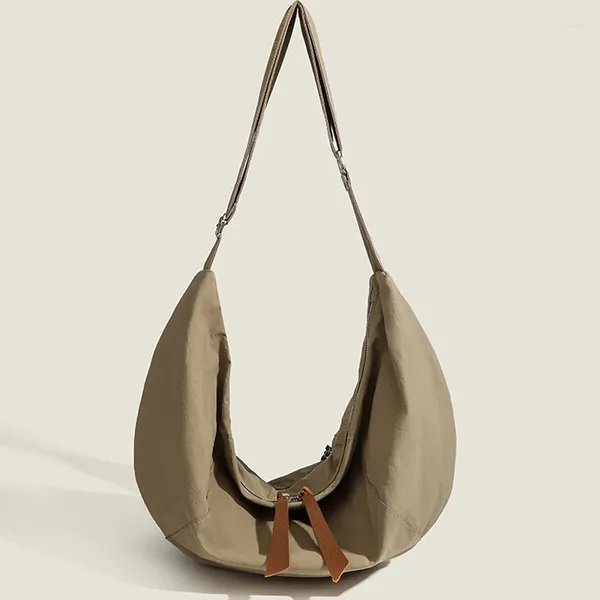 Hobo Nylon Stoff großer Kapazität Hobos Tasche für Frauen Luxusdesigner Handtasche Geldtasche 2024 lässige Reisebotte leichte Schulterkreuzkörper