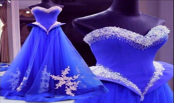 2019 Royal Blue Quinceanera veste uma linha Cristais de strass brilhantes.