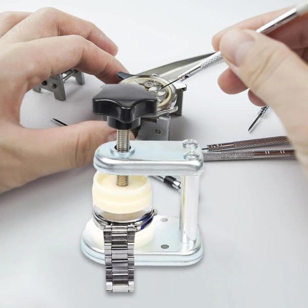 Guarda i kit di riparazione back -back kit di attrezzi da stampa più vicini con sedimento di montaggio per orologi per il negozio di gioielleria per orologi che riparano le donne uomini