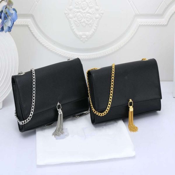 Frauen luxuriöse Handtaschen YS Bag Shop 90% werkseitig Heißverkauf Großhandel Neue Mode Quastenkette Tasche VERSATILE CROSSBODBORD SCHUCLIGKEIT