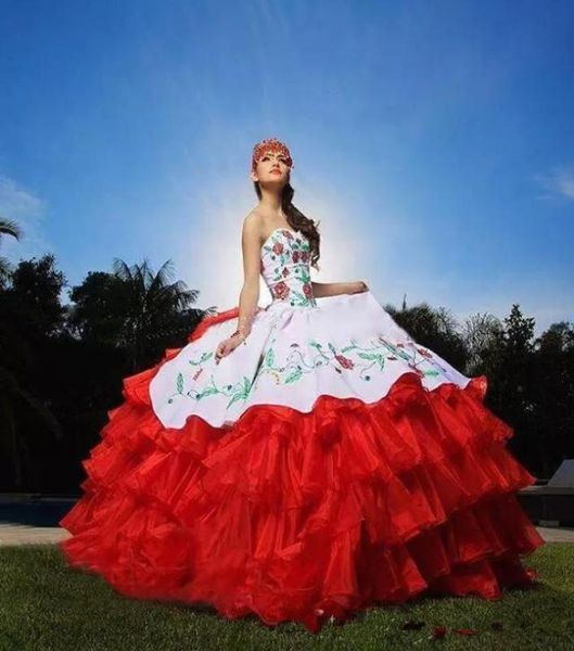 2018 mexikanischer rot und weißer Quinceanera Kleider Ballkleid Schnürung Rücken -Prom Party Debütant Sweet 16 Kleider6733056