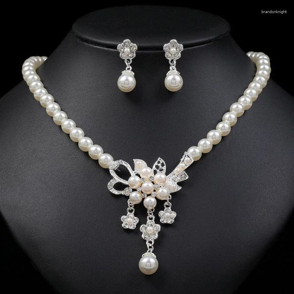 Orecchini di collana set 1Set Women Women in rilievo lucido Glossy Phux Pearls Rhinestone Embedded Flower Bride Stud Kit Gioielli da sposa