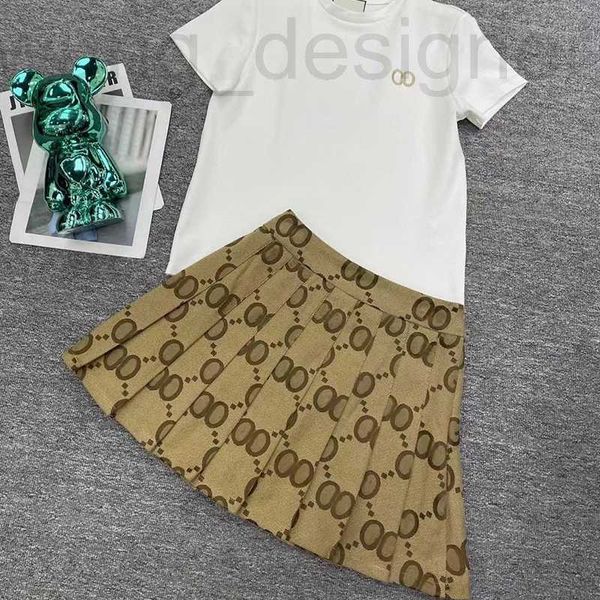 Zweiteilige Kleiderdesignerin Girls Shirts Shorts Set Womens Outfits Sommer Modebretter Streifen Crop Top Short Sleeve T-Shirt Rock Anzug JQM7