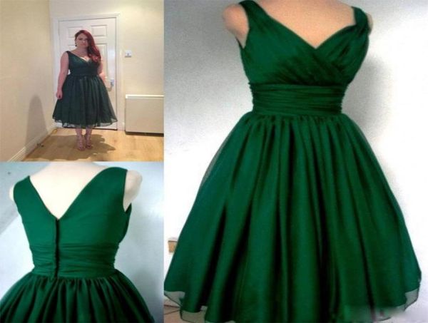 Emerald Green 1950'ler Kokteyl Partisi Elbise Vintage Çay Uzunluğu Artı Boyutu Şifon Zarif Dantel Vneck Kayışları Gerçek Po Kısa Balo G7433236