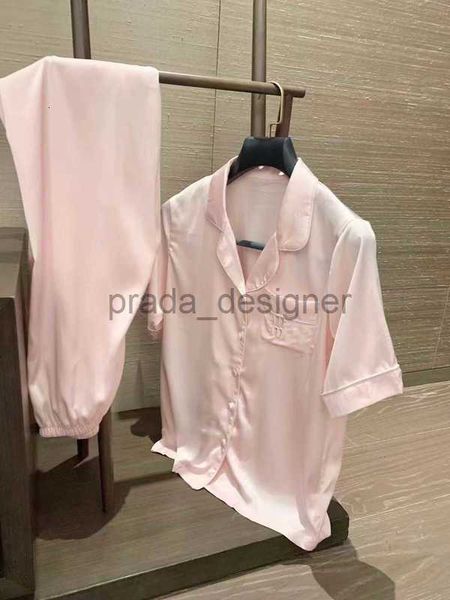 Marca de designer de roupas de dormir feminina 2024 Novo miui moda de mangas curtas de manga curta Long Long Silk Silk Smooth Home Rousas Conjunto para mulheres BB8626