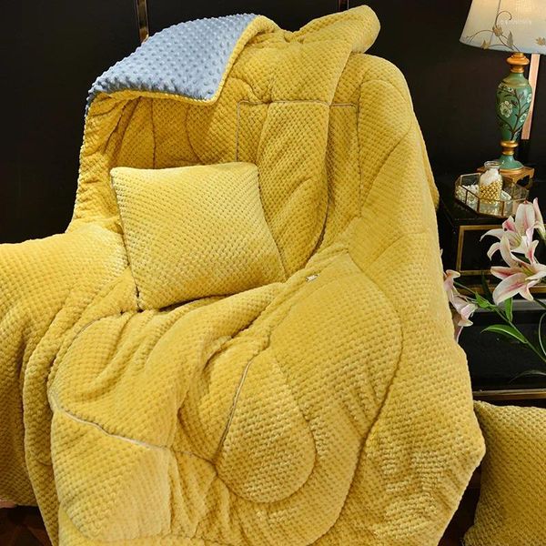 Kissen verdickte warme massive Quilt dual-Gebrauch Koralle Fleece Decke Kleinwagen Büro Nickerchen Winter