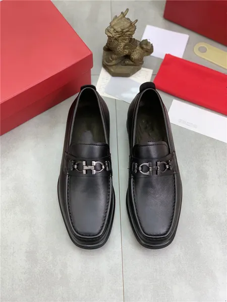 2024 Британский стиль заостренные бизнес -дизайнерские туфли для обуви мужская обувь вырезанная деловая повседневная кожаная обувь весна лето роскошные формальные свадеб
