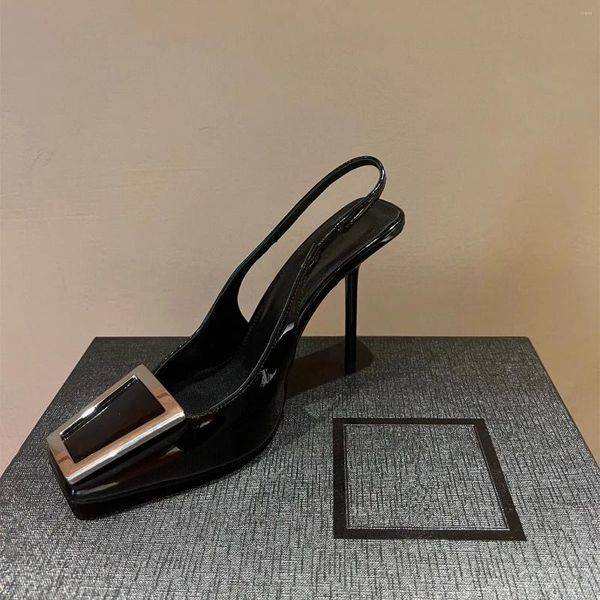 Сандалии Женщины леди 2024 Zapatos Mujer указал на высокие каблуки обувь металлические черные патентные кожаные насосы