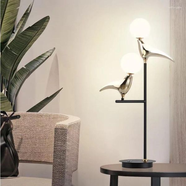 Lampade da tavolo RATALLE 110-240 V Gold Gold Magpie Bird per camera da letto del soggiorno nordico Creative Home Apparecchio decorativo