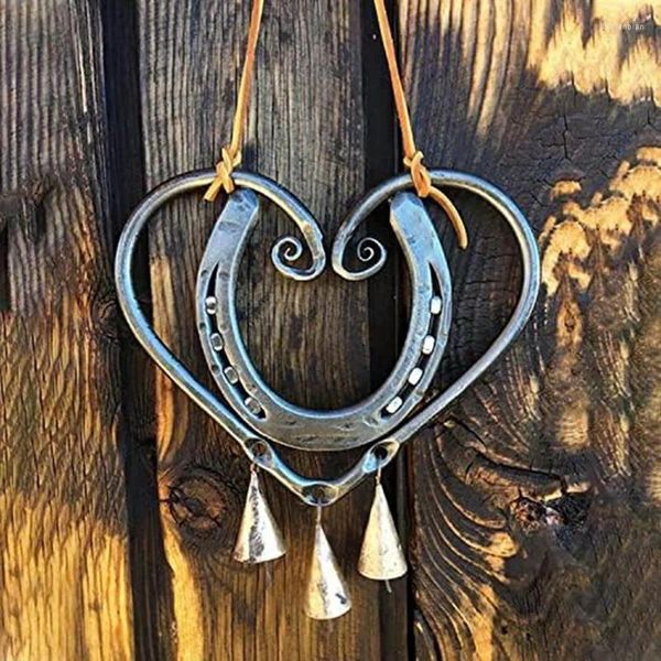 Estatuetas decorativas 1 peça Lucky Love Wind Chime Metal Metal em forma de coração Horseshoe sinos jardim decoração de casa