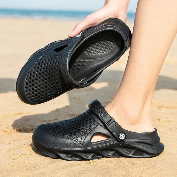 Sıradan ayakkabılar erkekler için plaj sandaletleri orijinal yumuşak moda yaz düz renkli bahçe 2024