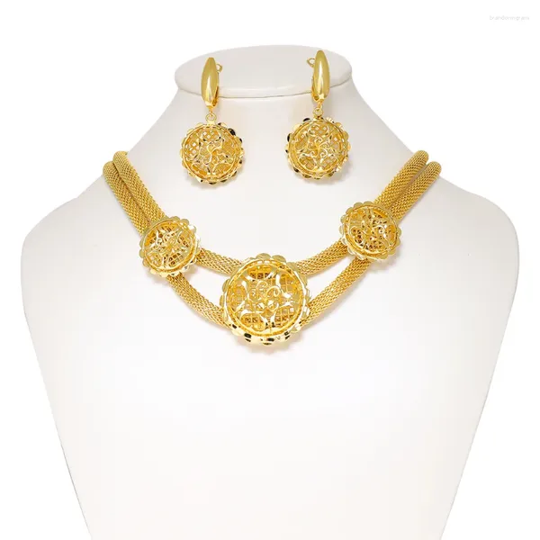 Halskette Ohrringe Set French Yellow Hohlblume Weithänger Frauen Abendkleiderparty Schmuckzubehör Accessoires