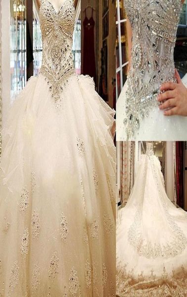 Bling bling lussuoso cristallo cattedrale abito da sposa da sposa con abiti da sposa con camicia di pizzo a cuore senza spalline tulle lunghe posti da sposa Gow8106394