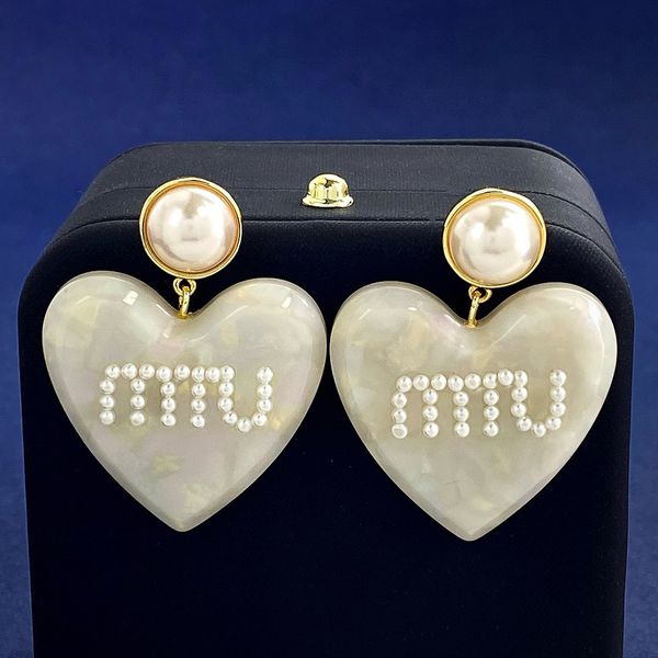 Серьги M House Stud French Light Luxury Fashion Pearl Heart в форме сердечных серьгов, латунные 18 -километровые золотые белые серьги ювелирные украшения День святого Валентина подарок