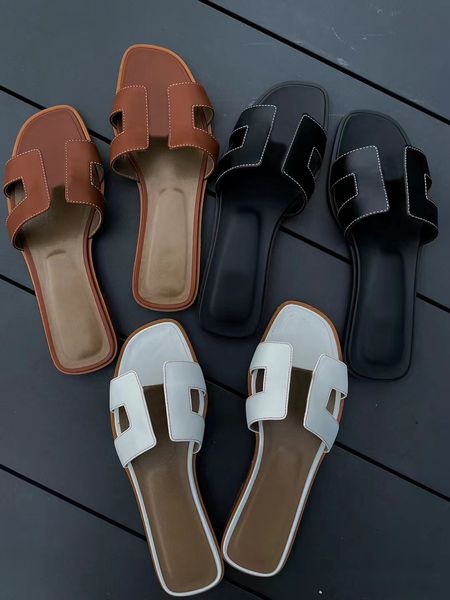 Designer Sandals Luxury Beach Slifors Slides Women Flats Casual Summer Mules Classic Ladies Flip Flops Scarpe in pelle Bianco nero