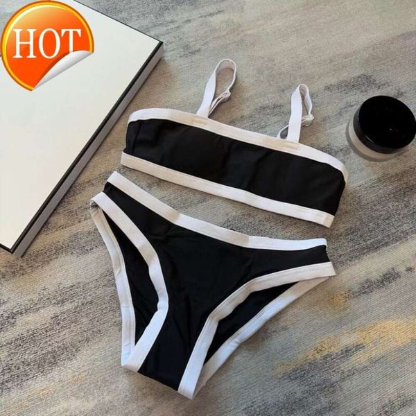 2024 neuer Modedesigner Großhandel Womens Womens Bikini Mode sexy Frauen heiß verkauft Badeanzug kostenlos Schiffsbriefbrief Short Set Tanga Bra Beach