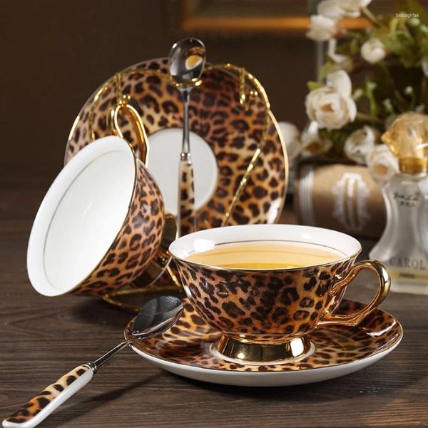 Tazze piattini vintage tazza di caffè europea set di lusso creativo tazza originale osso cinese leopardo regalo pomeridiano tè colazione tazas espresso