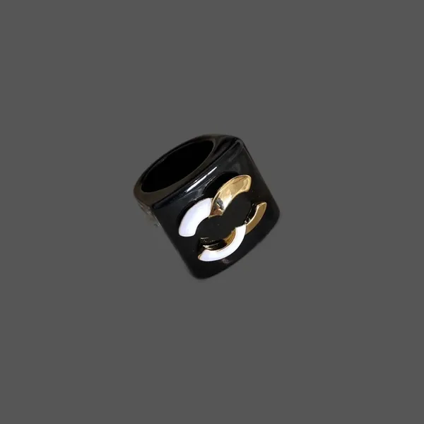 Anelli di designer semplici Accessori classici quadrati anello di diamanti retrò per la lettera universale anello di buona qualità maschile perla diamante ZH212 H4