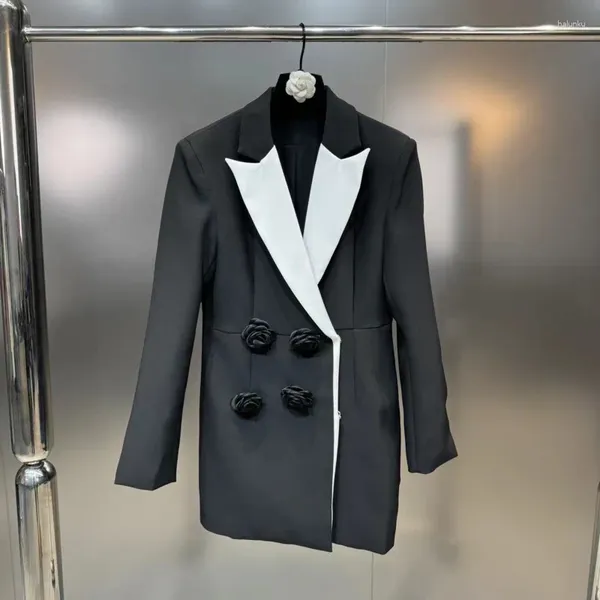 Ternos femininos Borvemays Borvemays Black White Contraste Cores Blazer Personalidade Temperamento 3D Flor Double Basted Loose Mulheres WZ8264