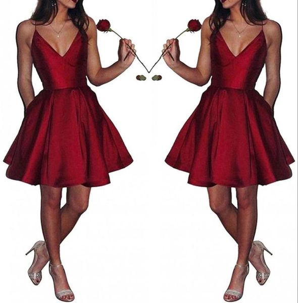 V Vestidos de casas curtas de cetim de pescoço tiras de espaguete sexy uma linha de joelho de joelho vestidos de festa formal vestidos de baile curtos BM04481613834