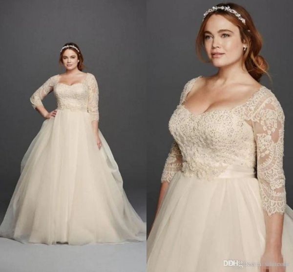 Abiti Oleg Cassini Light Champagne in pizzo Plus size abiti da sposa Scoop Neck 3/4 Pulsanti coperti di maniche lunghe Principessa Giardino Bridal Gow